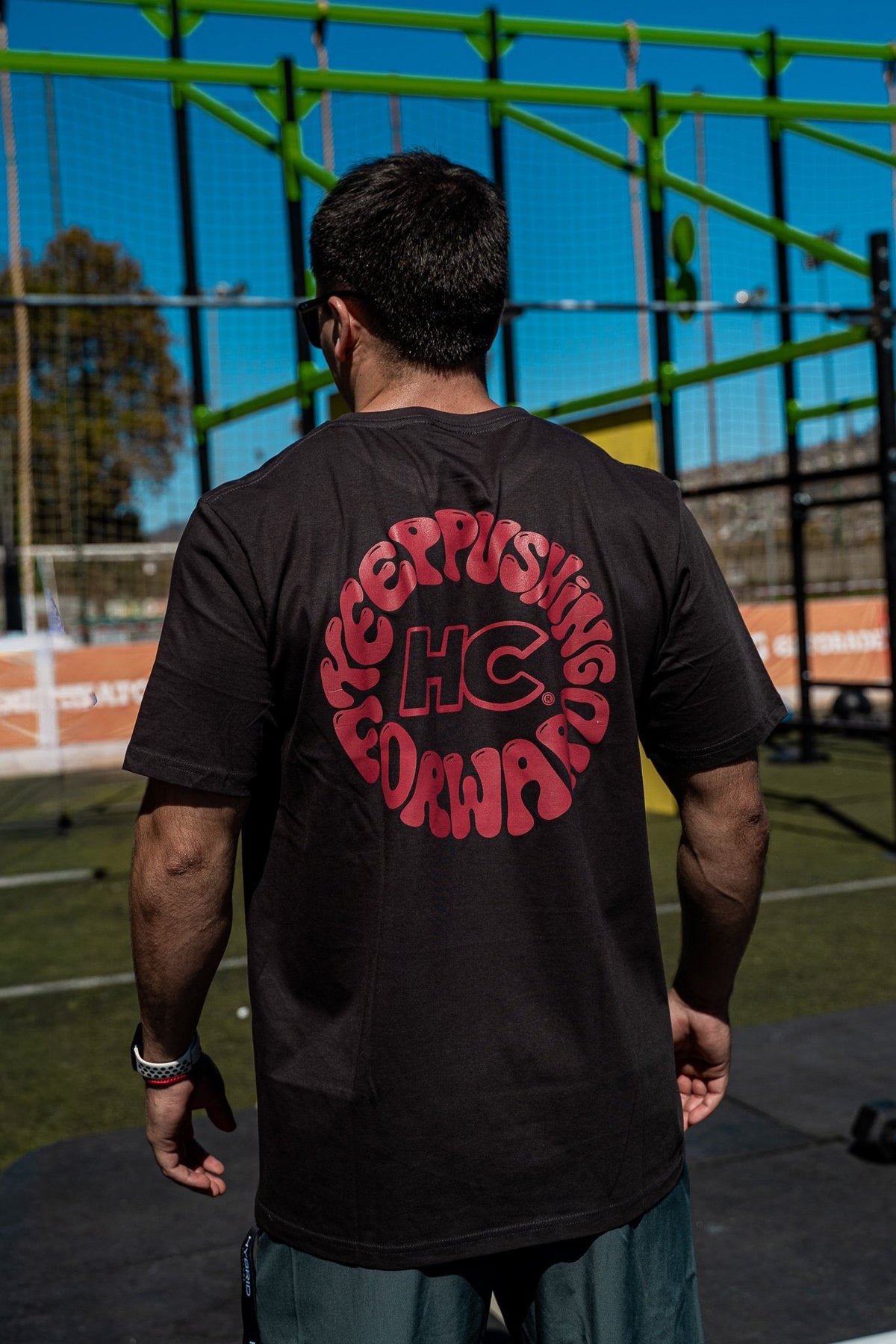 Keep Pushing Negra, espalda